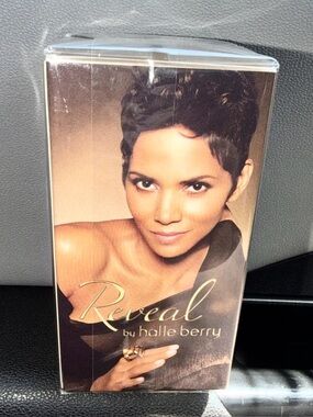 Reveal by Halle Berry Eau de Parfum Spray 1 oz Sealed In Box 2010 discontinued